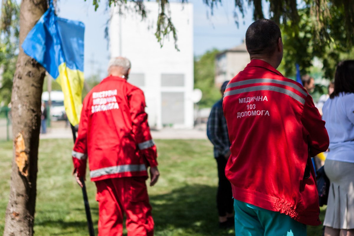 На месте дежурили медики