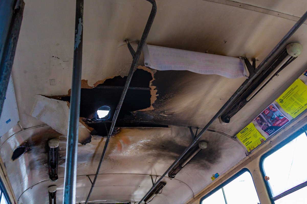 Повредилась крыша трамвая