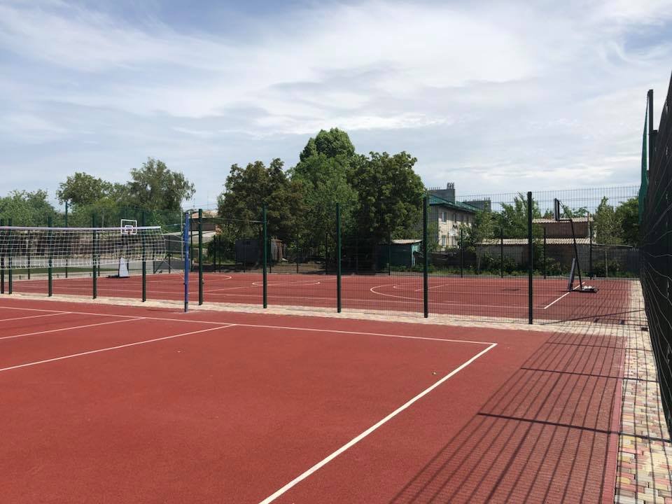 Волейбольная и баскетбольная площадка