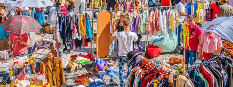 Арт-барахолка в Музейному саду Арт-барахолка в Музейному саду