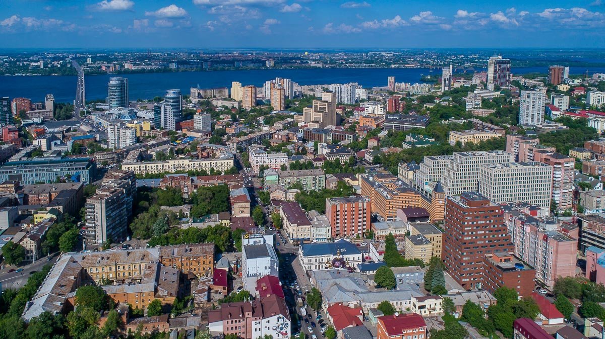 В Днепре турист может найти уйму исторических памяток и памятников архитектуры с витиеватой историей, берущей корни десятки или сотни лет назад