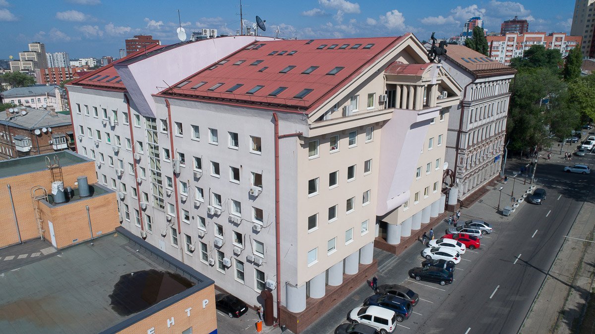 Бизнес-центр "Цитадель-2" представляет собой 7-ми этажное здание с паркингом закрытого типа, расположенным внутри комплекса