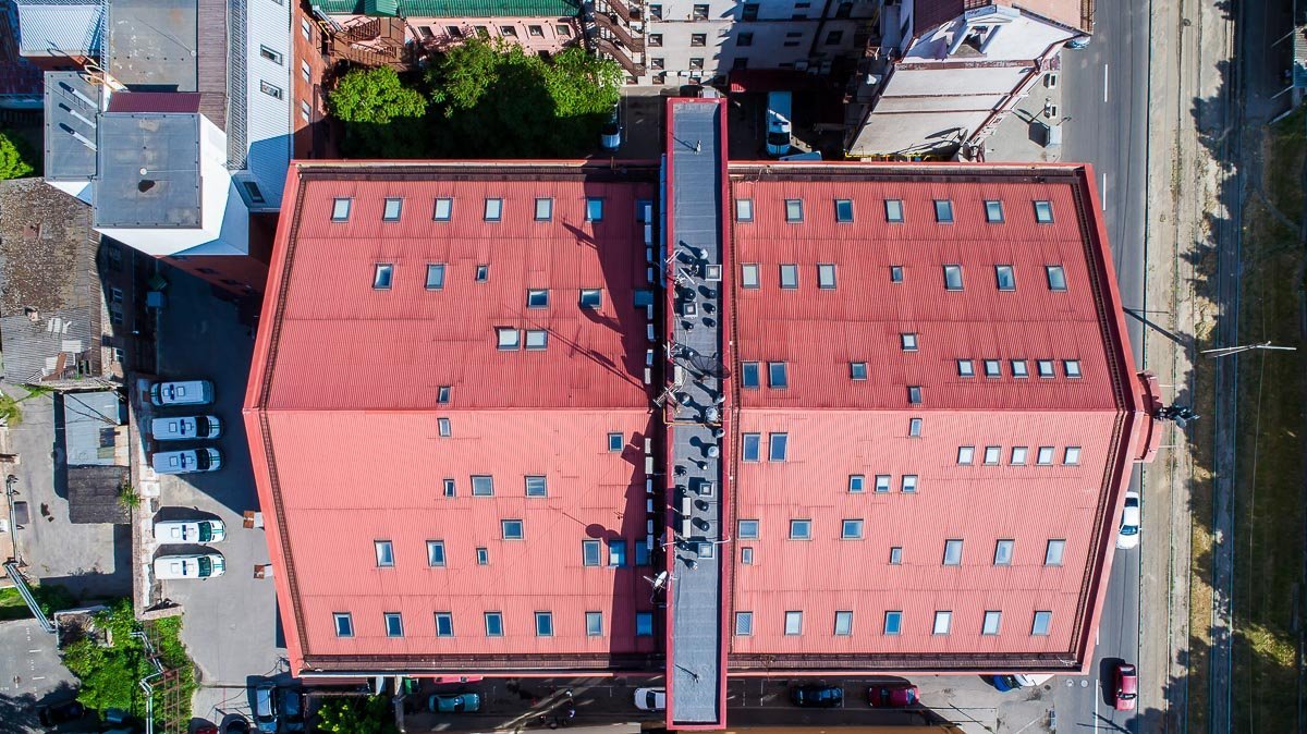 Общая площадь застройки составляет 9 679,00 квадратных метров