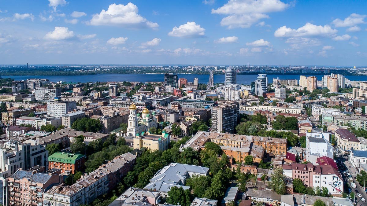 В наше время здания нечасто декорируют скульптурными изображениями