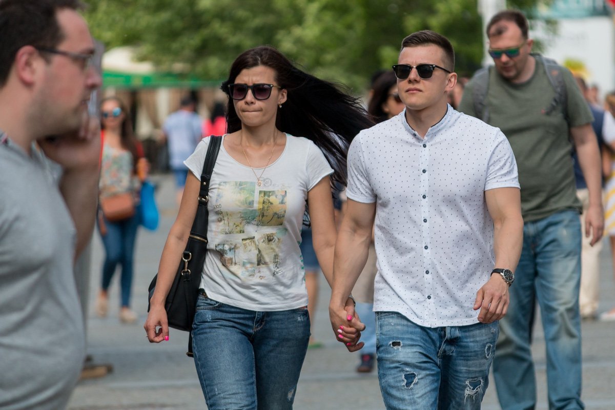 Любовь - это вместе ходить на серьезных лицах Любовь - это вместе ходить на серьезных лицах