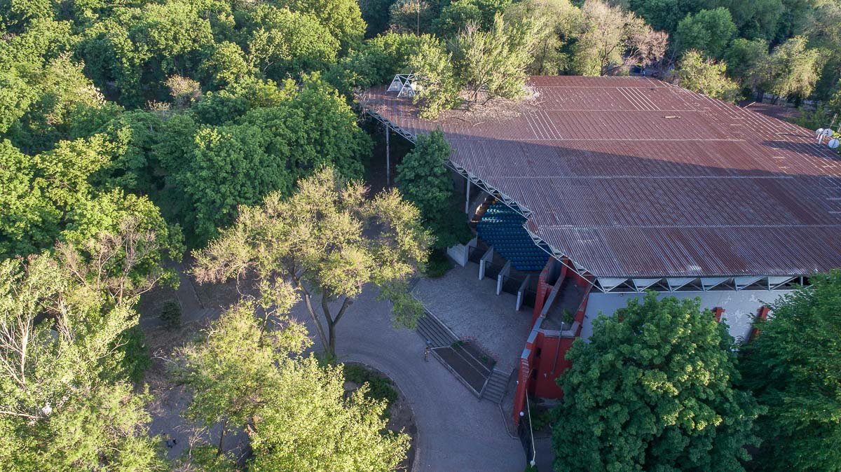 Городской лекторий или же летний театр можно считать одним из неоднозначных сооружений города Городской лекторий или же летний театр можно считать одним из неоднозначных сооружений города