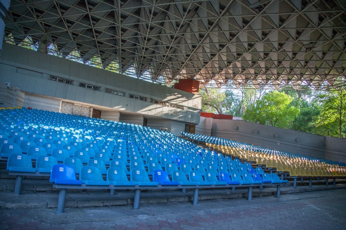 На сегодняшний день театр продолжает принимать посетителей, однако далеко не каждый житель Днепра может похвастать тем, что однажды побывал в нем На сегодняшний день театр продолжает принимать посетителей, однако далеко не каждый житель Днепра может похвастать тем, что однажды побывал в нем