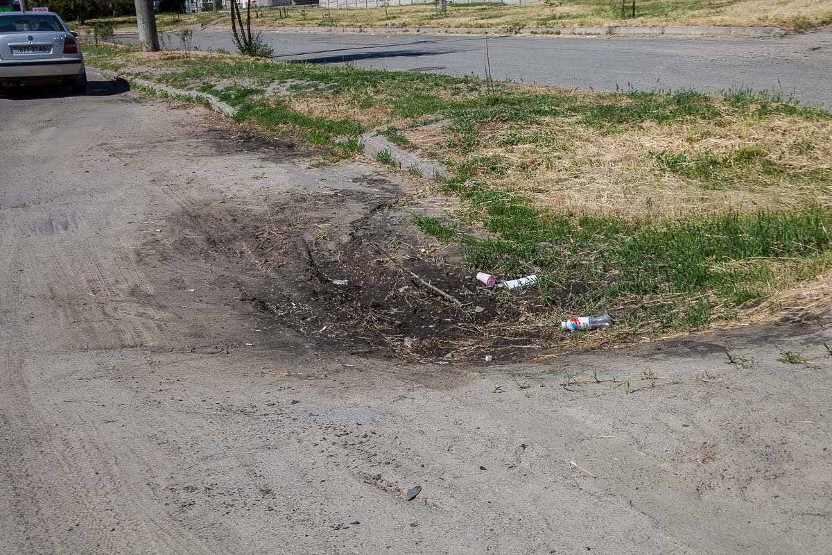 На некоторых участках есть крутые впадины, где можно оставить передний бампер На некоторых участках есть крутые впадины, где можно оставить передний бампер