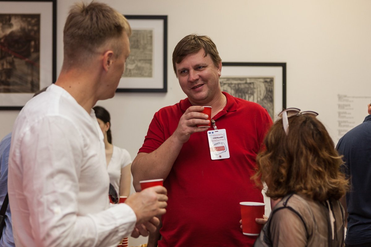 В ожидании спикеров можно выпить чашечку кофе В ожидании спикеров можно выпить чашечку кофе