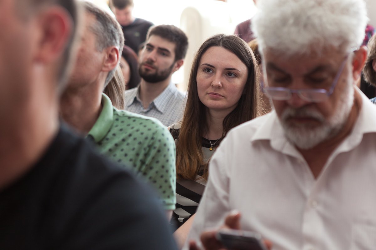 Послушать спикеров пришли люди разного возраста Послушать спикеров пришли люди разного возраста