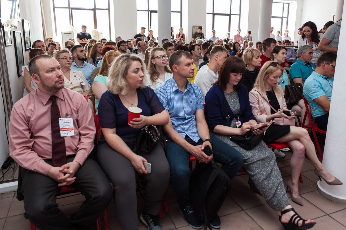 Впереди зрителей ждут известные спикеры Впереди зрителей ждут известные спикеры