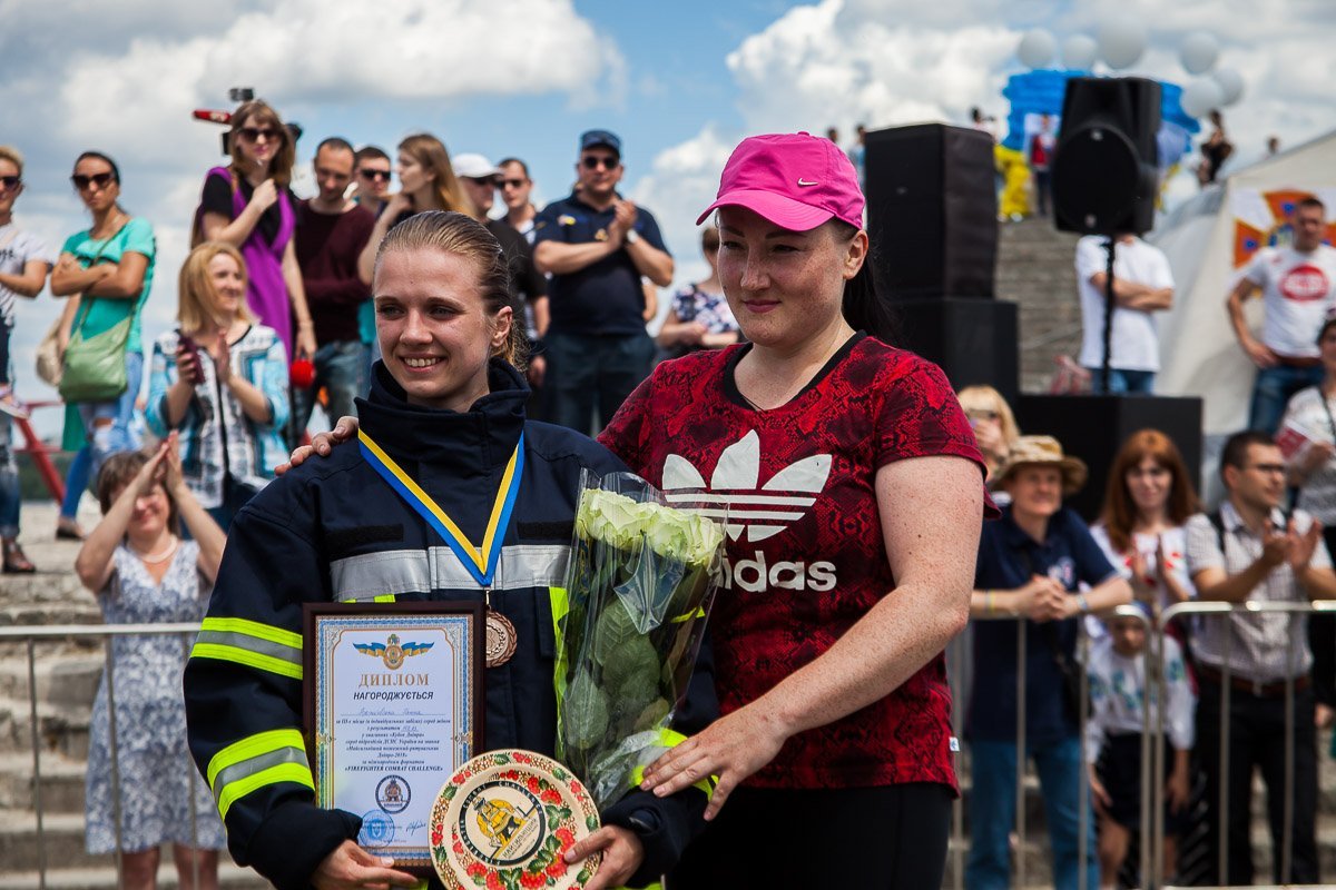 19 мая с 8:30 на Фестивальном причале проходили Всеукраинские соревнования "Кубок Днепра 2018" среди сотрудников ГСЧС 19 мая с 8:30 на Фестивальном причале проходили Всеукраинские соревнования "Кубок Днепра 2018" среди сотрудников ГСЧС