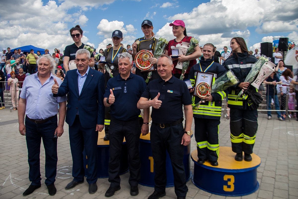 о итогу всех победителей наградили кубками, медалями и ценными призами о итогу всех победителей наградили кубками, медалями и ценными призами