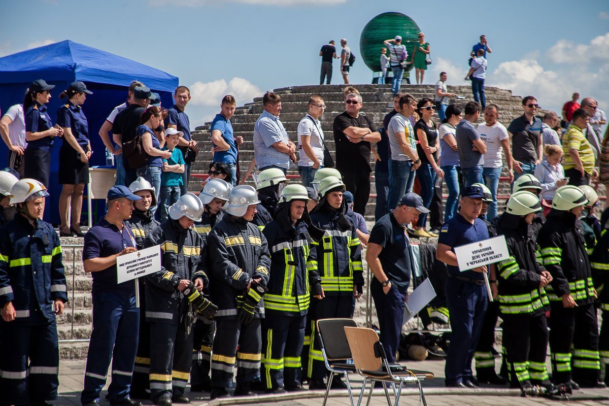 В Днепр приехали спасатели с разных уголков Украины В Днепр приехали спасатели с разных уголков Украины