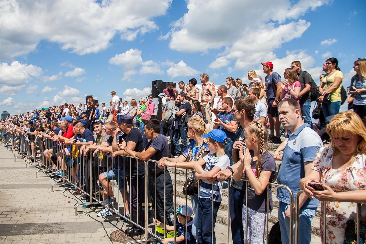 За спасателей болел весь город За спасателей болел весь город