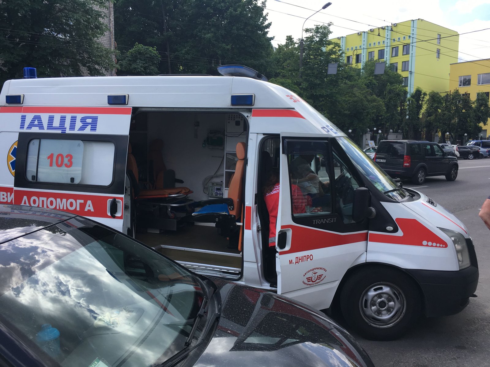 Медики оказали помощь пострадавшим на месте Медики оказали помощь пострадавшим на месте