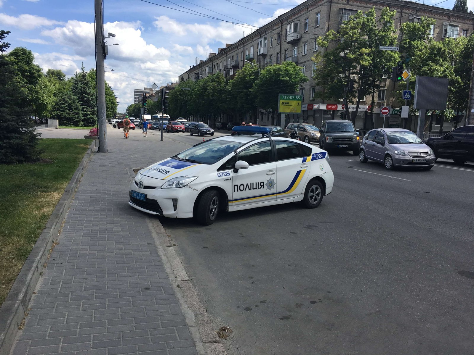 На месте также работают сотрудники патрульной полиции На месте также работают сотрудники патрульной полиции