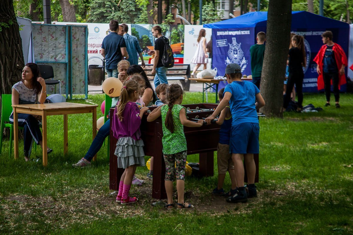 И вернуться в эпоху не электронных настолок