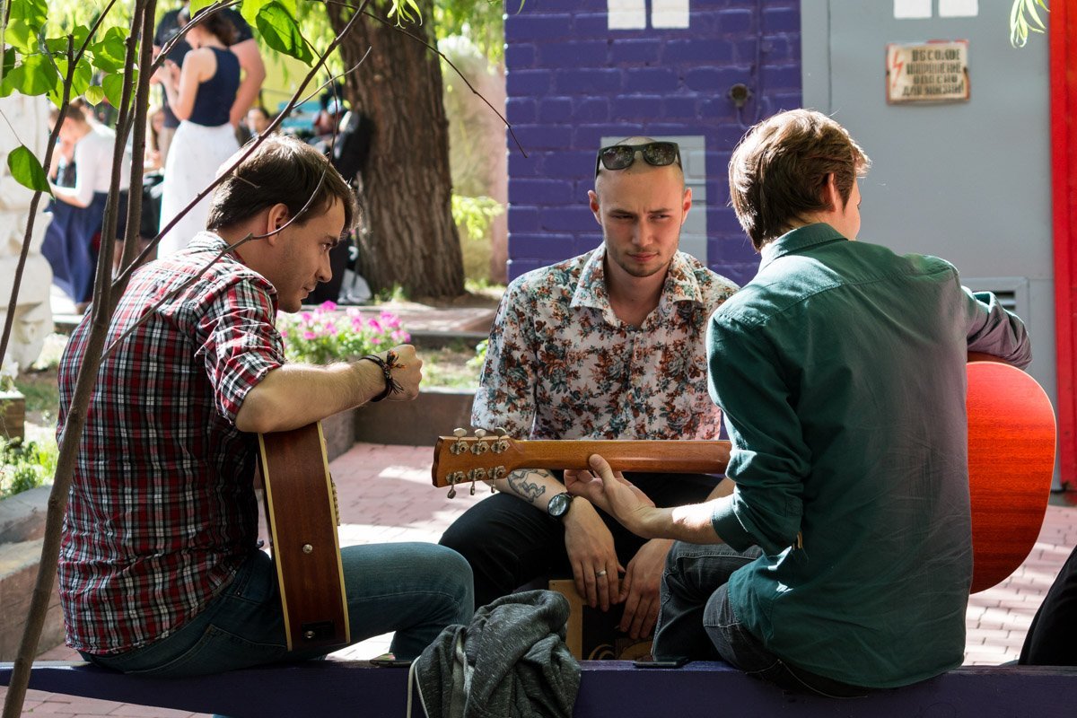 Си бемоль точно западает Си бемоль точно западает