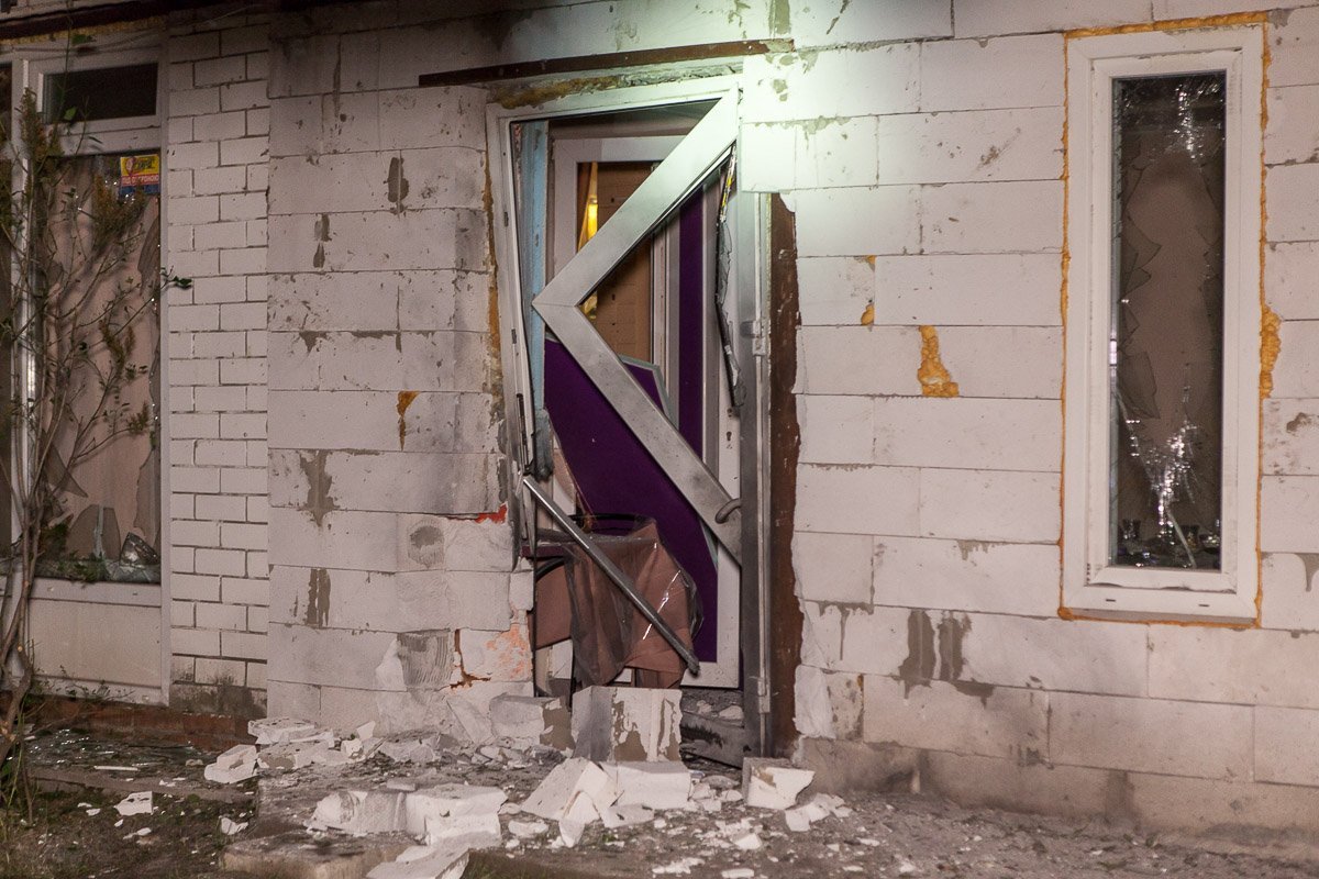 На улице Гули Королевой, 12-16 прогремел взрыв