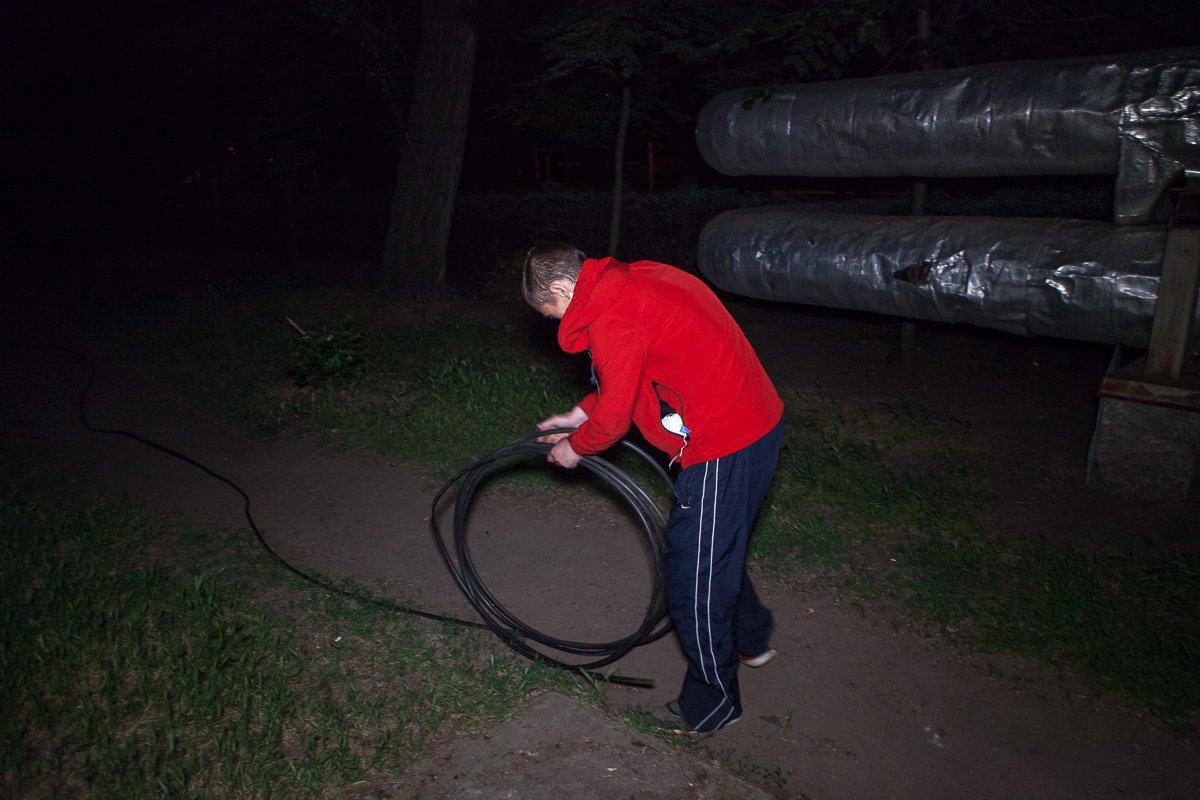 Мужчине оставалось только свернуть кабель Мужчине оставалось только свернуть кабель