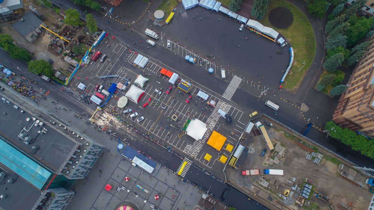 На площади находился старт и финиш марафона