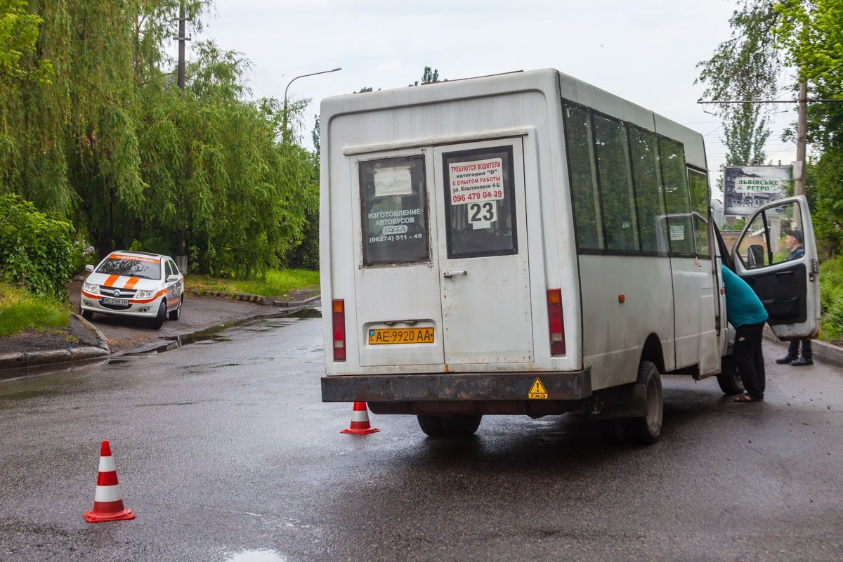 Водителю маршрутки о происшествии сообщили пассажиры Водителю маршрутки о происшествии сообщили пассажиры