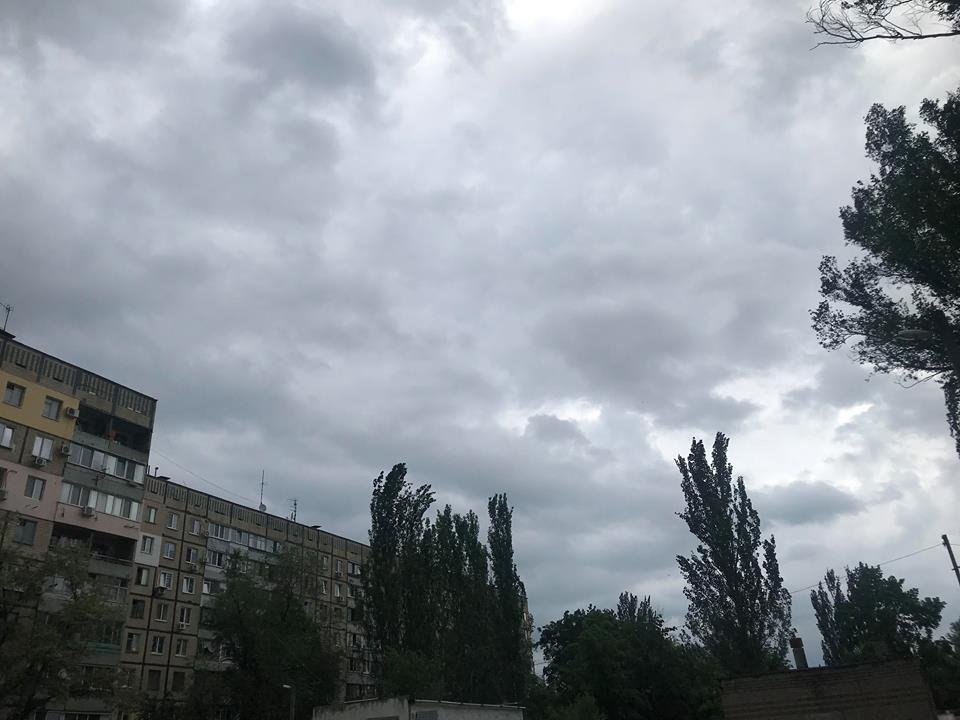 Жители Днепра выкладывают фото неба в соцсети Жители Днепра выкладывают фото неба в соцсети