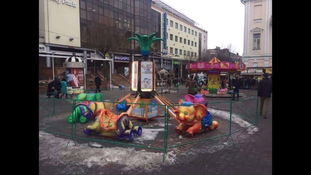 На карусели можно кататься пока не надоест На карусели можно кататься пока не надоест