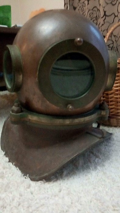 Неизвестно в каких глубинах побывал этот шлем Неизвестно в каких глубинах побывал этот шлем