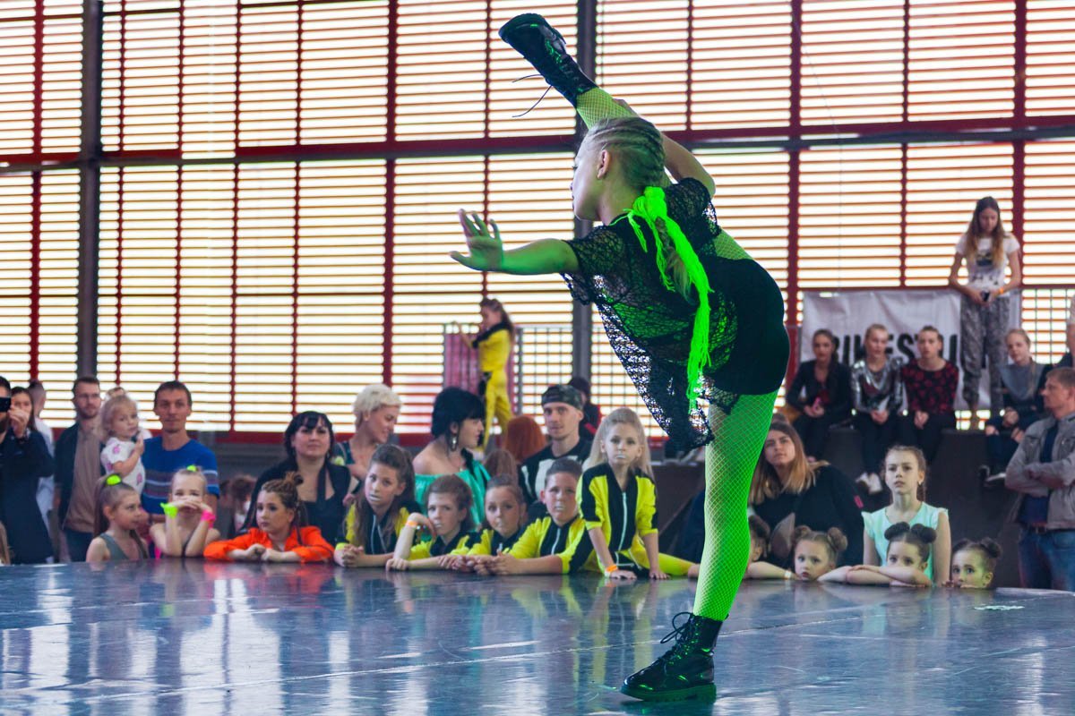 Перестают танцевать не потому что стареют, стареют потому что перестают танцевать Перестают танцевать не потому что стареют, стареют потому что перестают танцевать