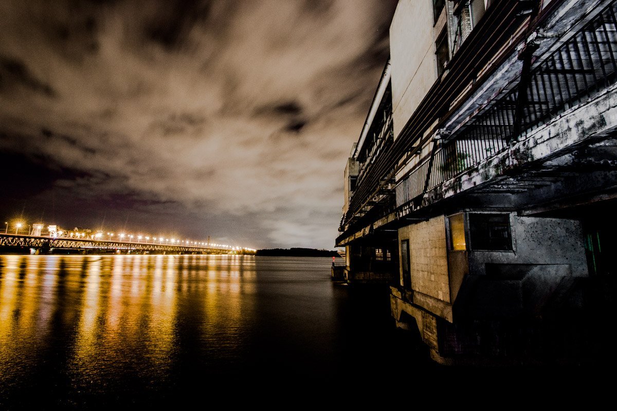 Здесь, глядя в даль, можно простоять вечность