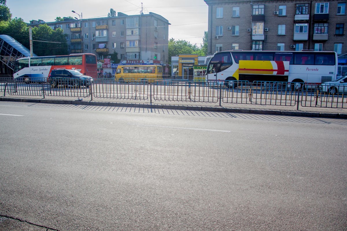 Напротив кафе McDonald's загорелся пассажирский междугородний автобус Напротив кафе McDonald's загорелся пассажирский междугородний автобус