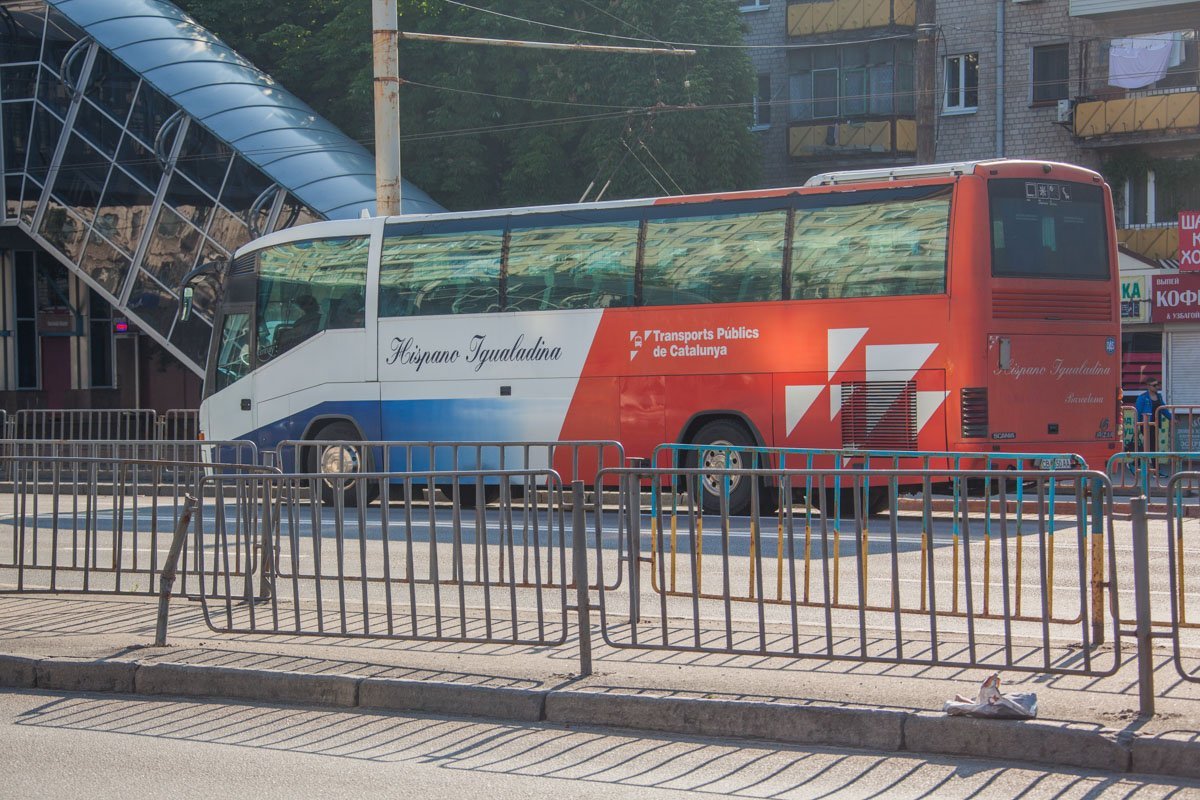 В салоне автобуса находились пассажиры В салоне автобуса находились пассажиры