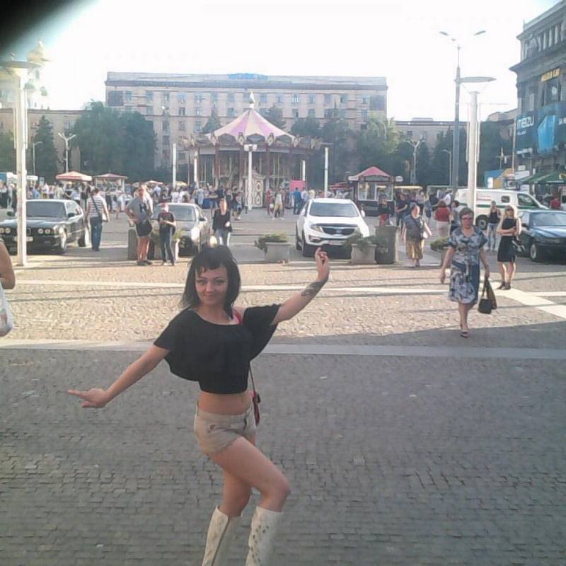 ...Ее не всегда среди женщин земных угадаешь... Одинокая волчица...