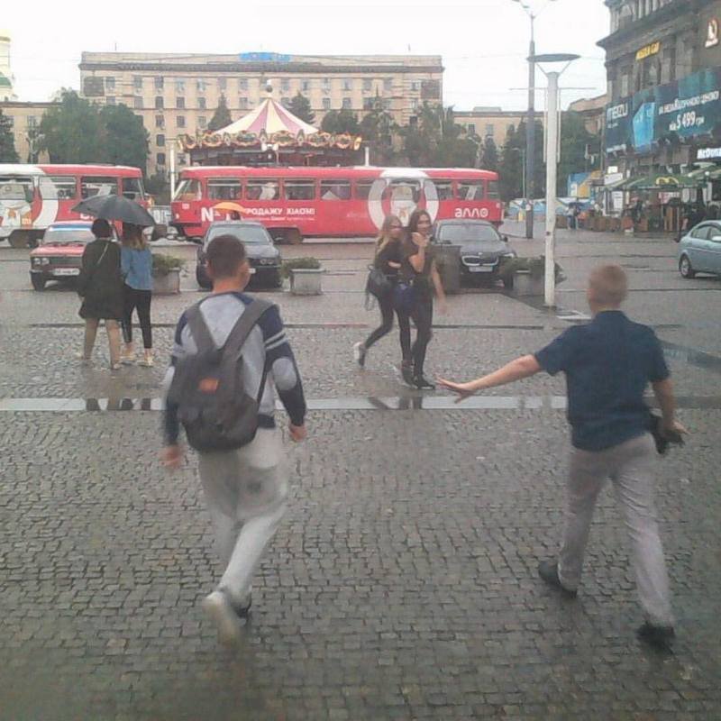 - Придержи коней, я их первый заметил!