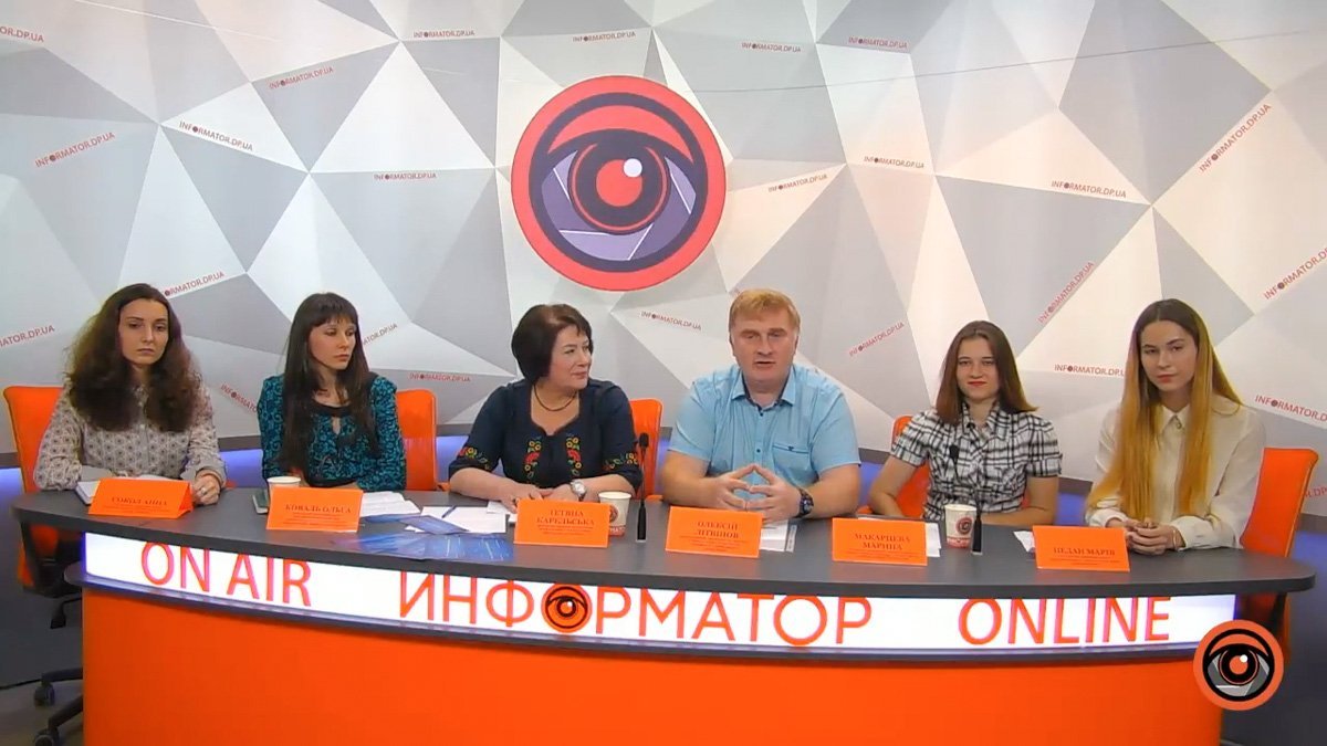 Организация предоставляет гранты, проводит образовательные программы, полезные лекции и тренинги для студентов