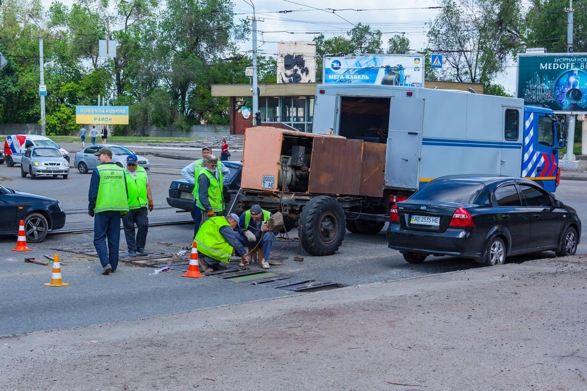 На пересечении проспектов Ивана Мазепы и Сергея Нигояна, напротив ДК Ильича, отремонтировали сломанную ливнеку