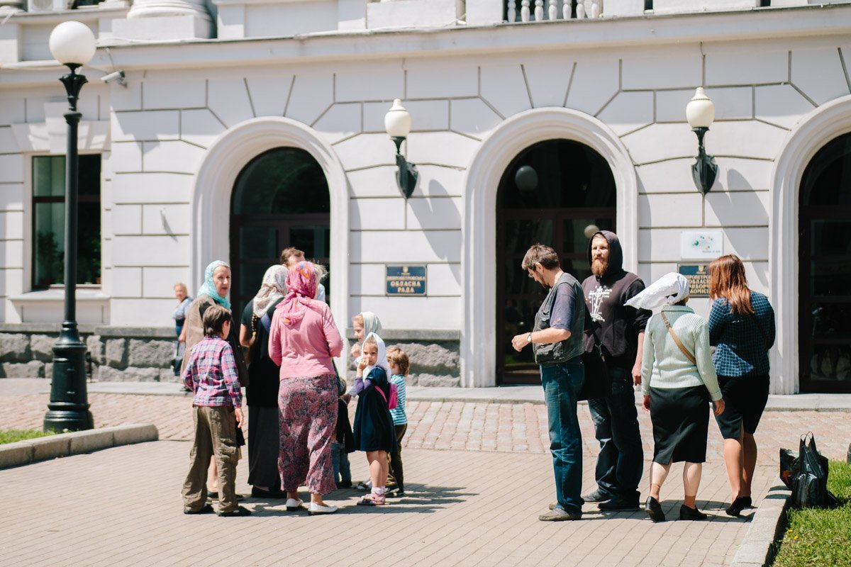На семью сразу же налетели активисты На семью сразу же налетели активисты