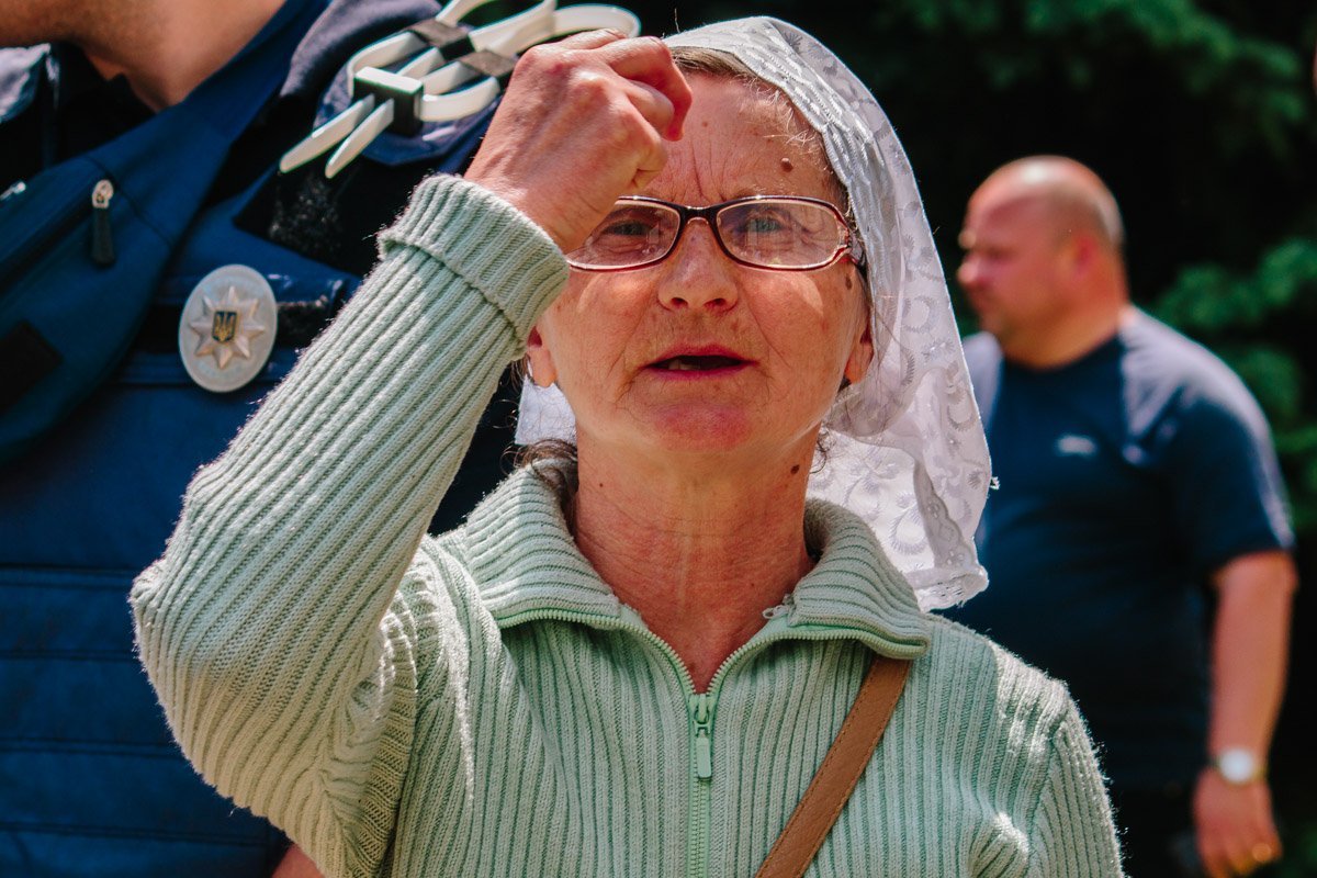 К слову, бабушка крестила все, что видела К слову, бабушка крестила все, что видела