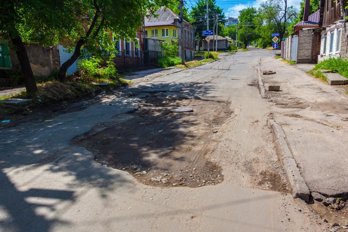 Но чуть дальше снова большая яма