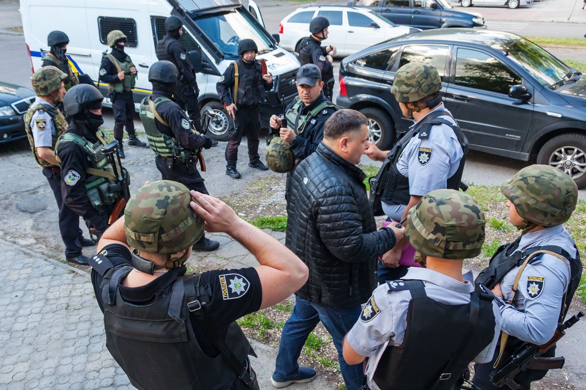 На Бородинской собралось несколько десятков полицейских