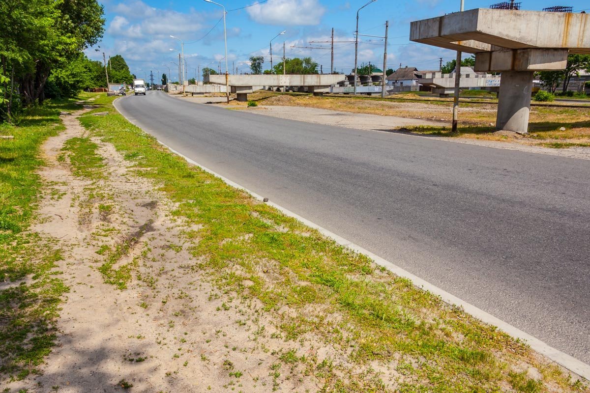 Улица Кайдакский шлях пролегает от проспекта Свободы и до Кайдакского моста