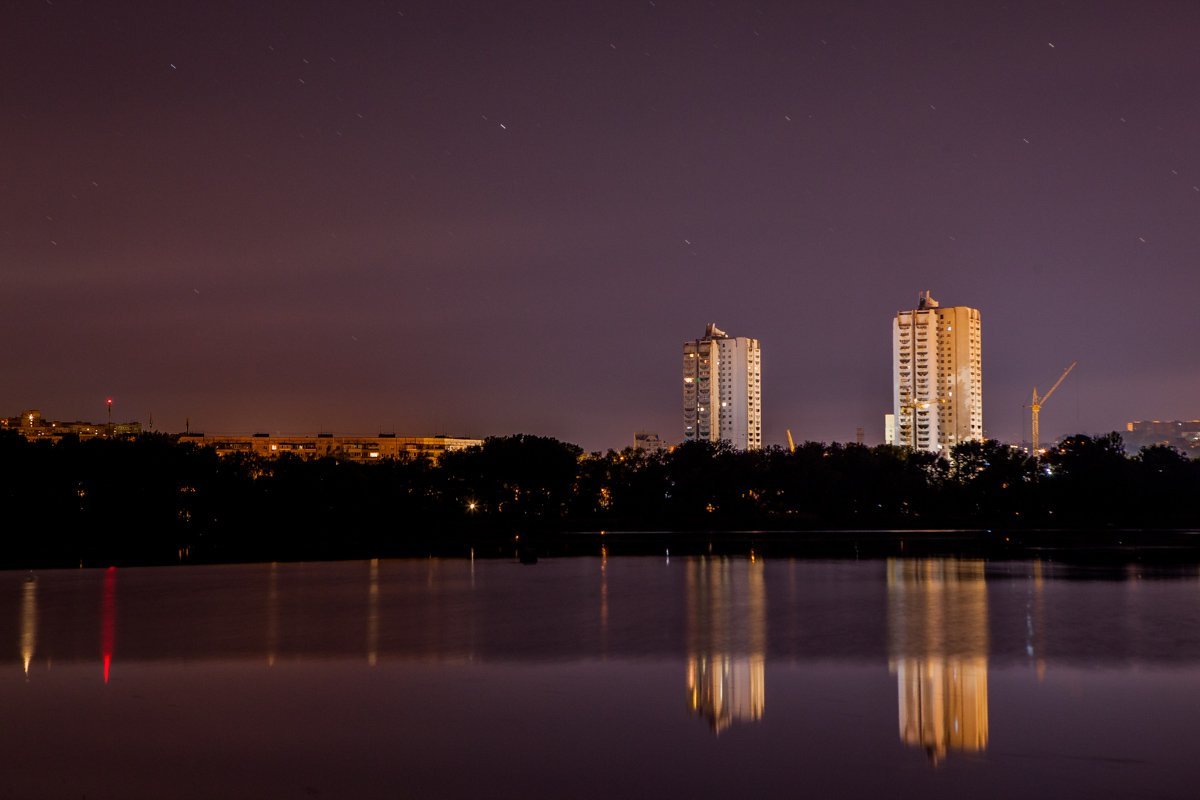 Незадолго до рассвета небо светлеет Незадолго до рассвета небо светлеет