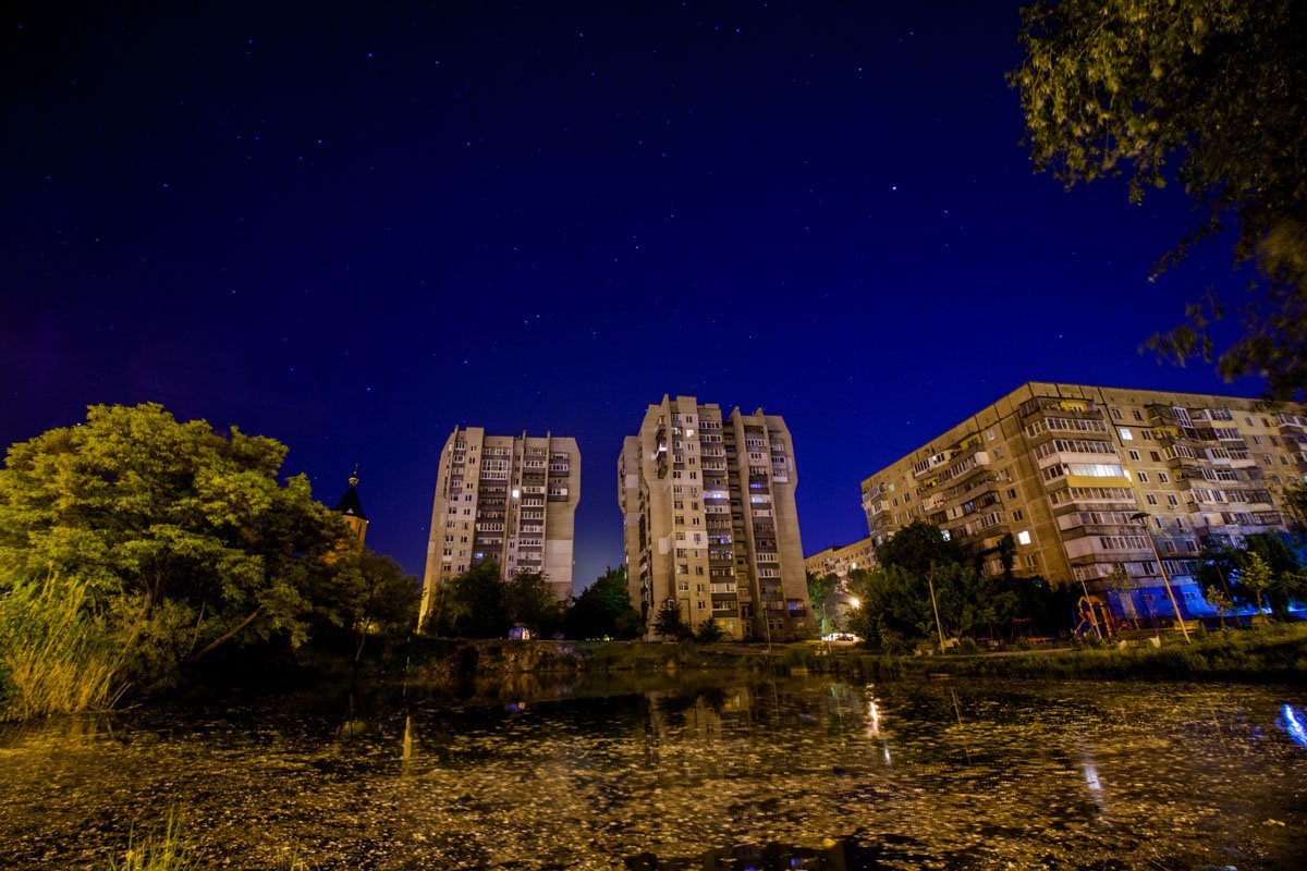 Ночь наполняет город особой мелодией Ночь наполняет город особой мелодией