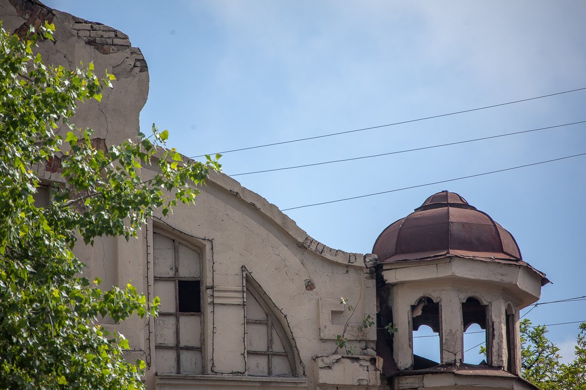 В современном Днепре здание на улице Михаила Грушевского, 4, считается уникальным и аутентичным В современном Днепре здание на улице Михаила Грушевского, 4, считается уникальным и аутентичным