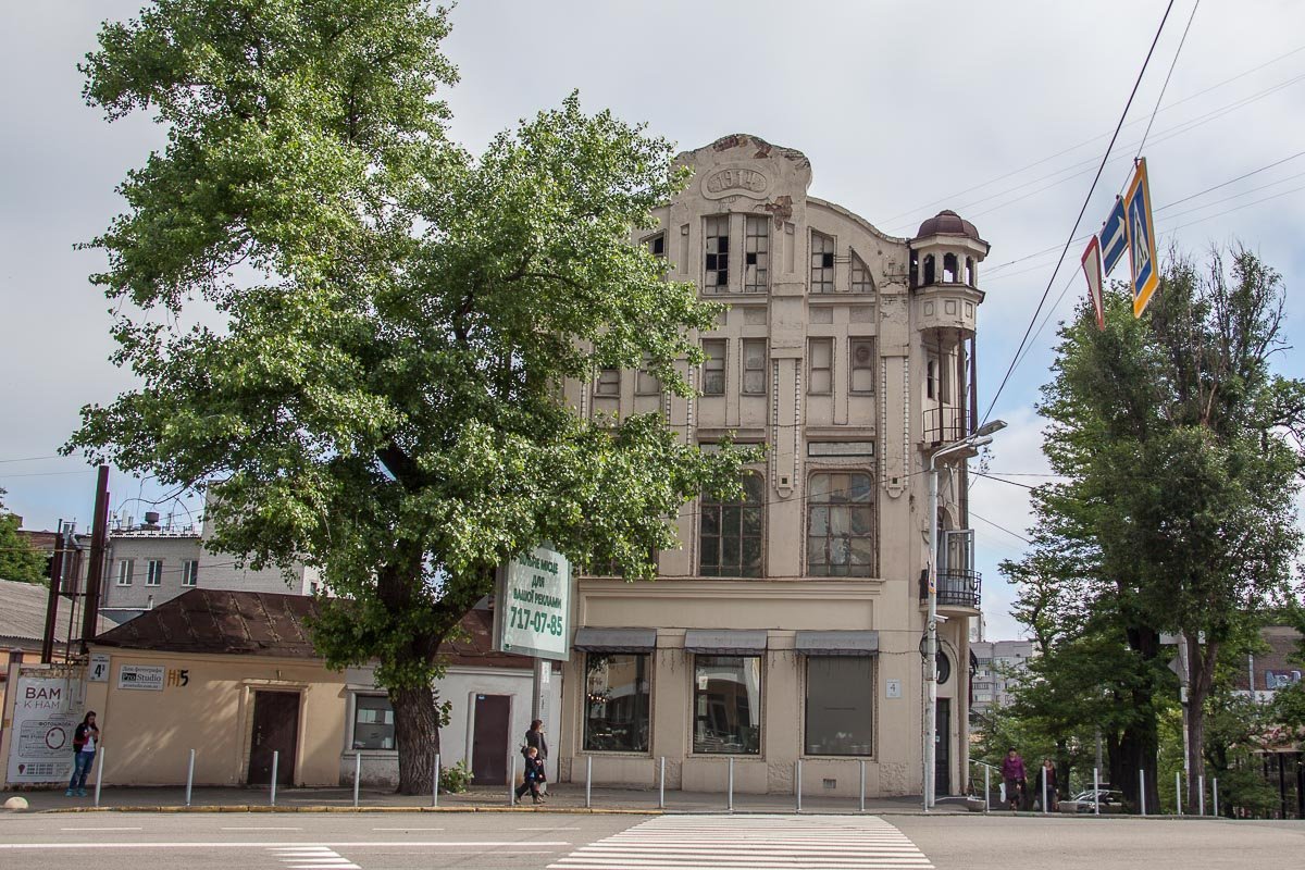 Однако, жителям 18 века постройка казалась вполне заурядной, ведь когда-то дома такого типа строились повсеместно Однако, жителям 18 века постройка казалась вполне заурядной, ведь когда-то дома такого типа строились повсеместно