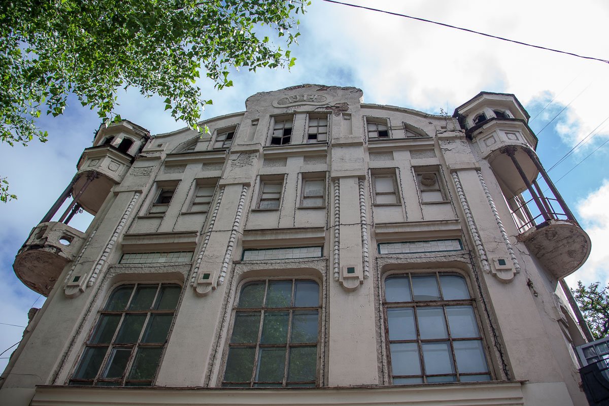 Сейчас там располагается милое кафе, так что вы можете посетить его в любой момент Сейчас там располагается милое кафе, так что вы можете посетить его в любой момент