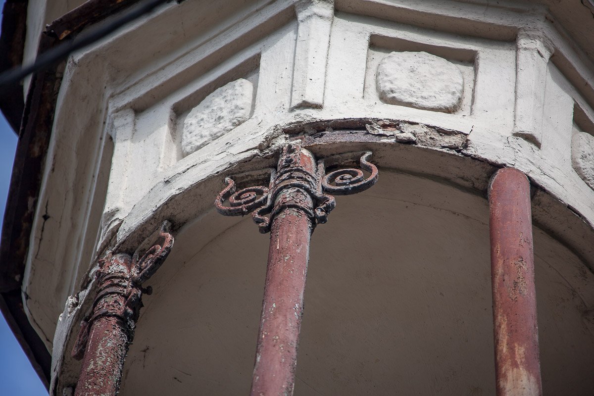 А уже ближе к 90-ым здесь появилась кондитерская фабрика А уже ближе к 90-ым здесь появилась кондитерская фабрика