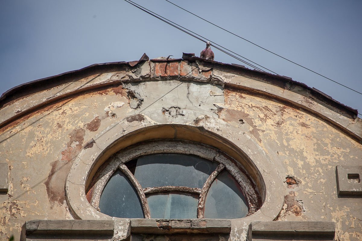 В 1877 году на этом месте располагался Троицкий базар с одноэтажными лавками В 1877 году на этом месте располагался Троицкий базар с одноэтажными лавками